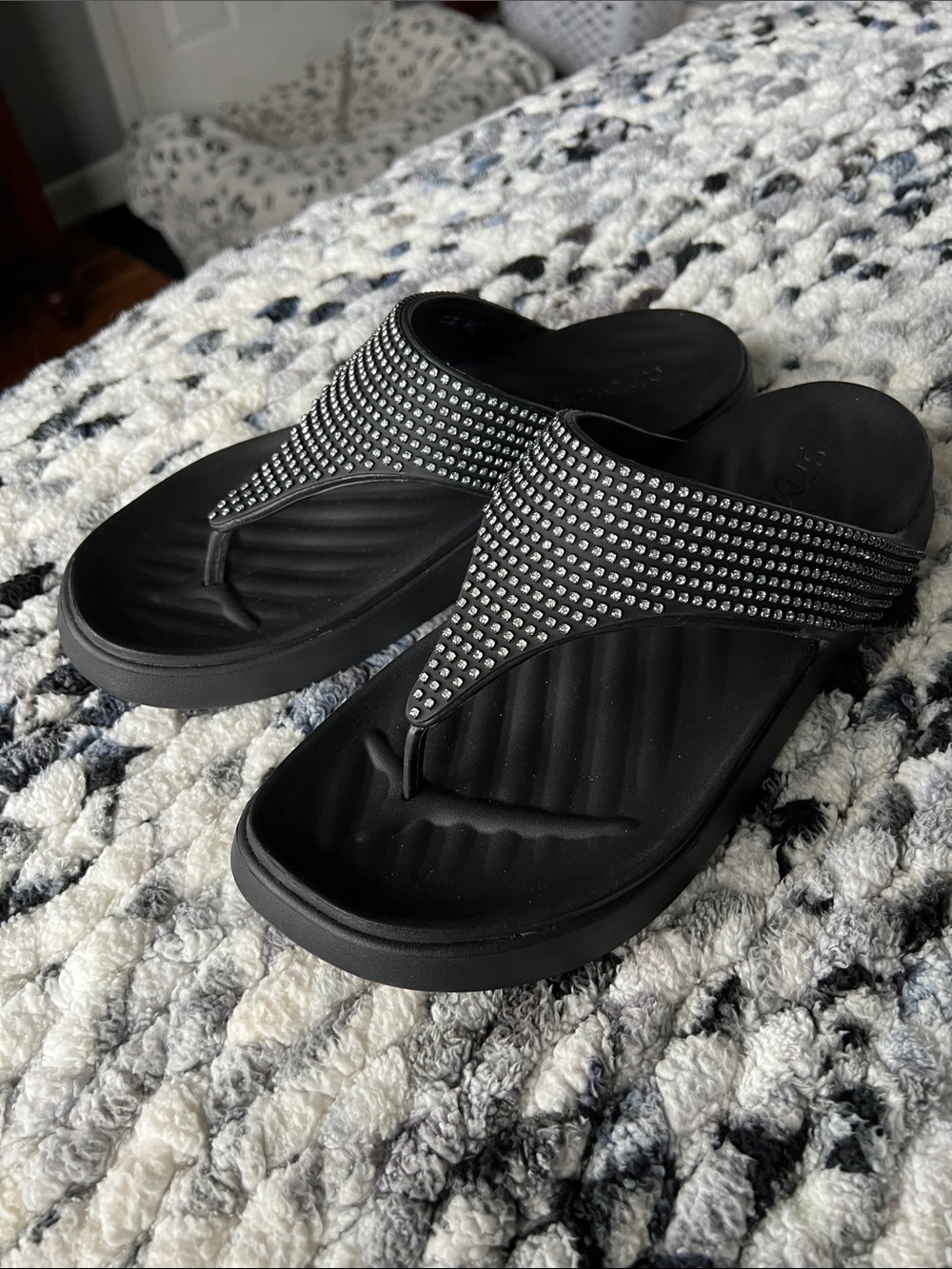 Crocs Weekend Getaway Glimmer Flip Flops